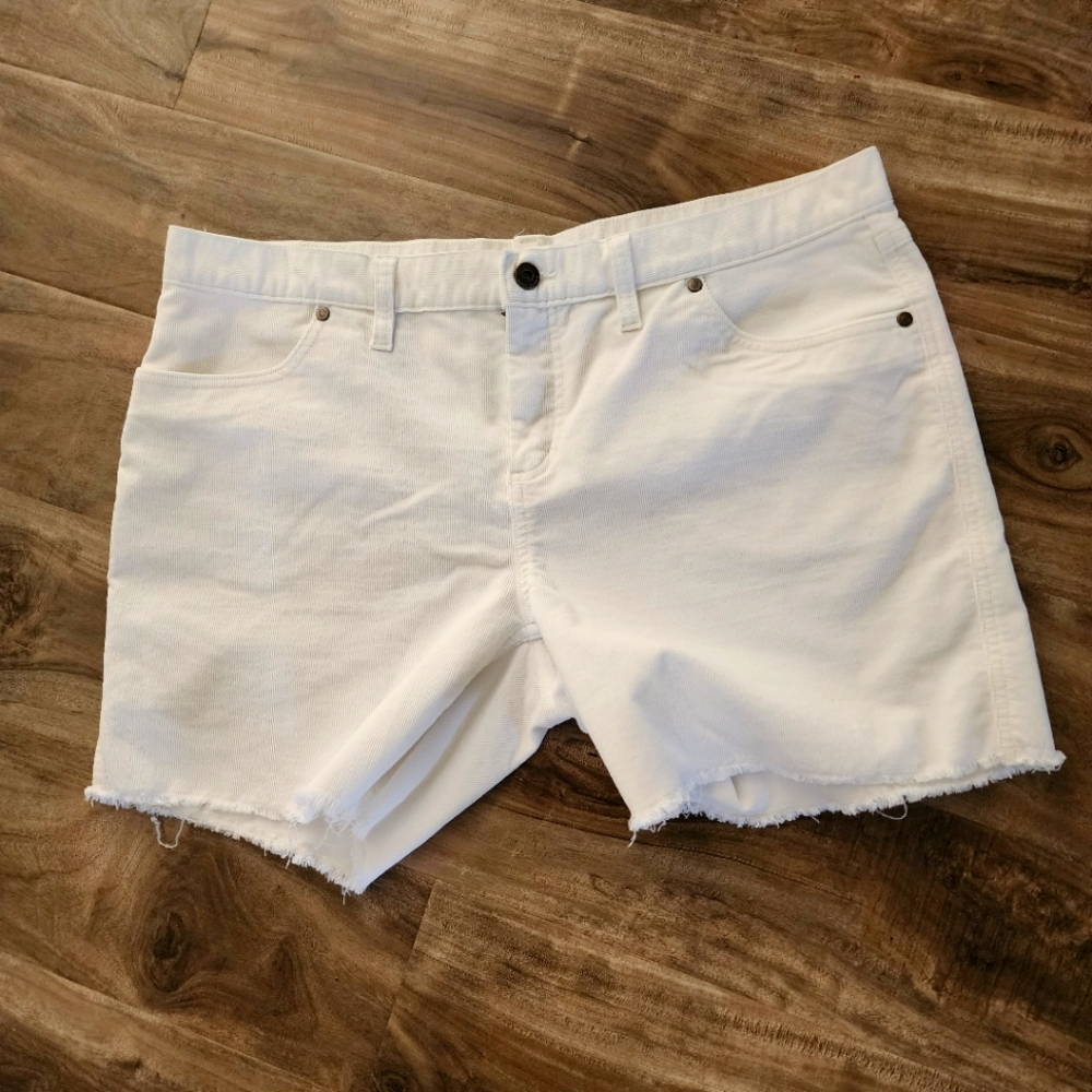 CARVE Women's White Corduroy  Shorts 6 Inch Inseam Mid Rise